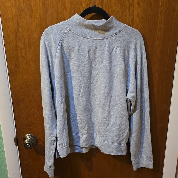 GAP Gray Long Sleeve Sweatshirt - Picture 1 of 2